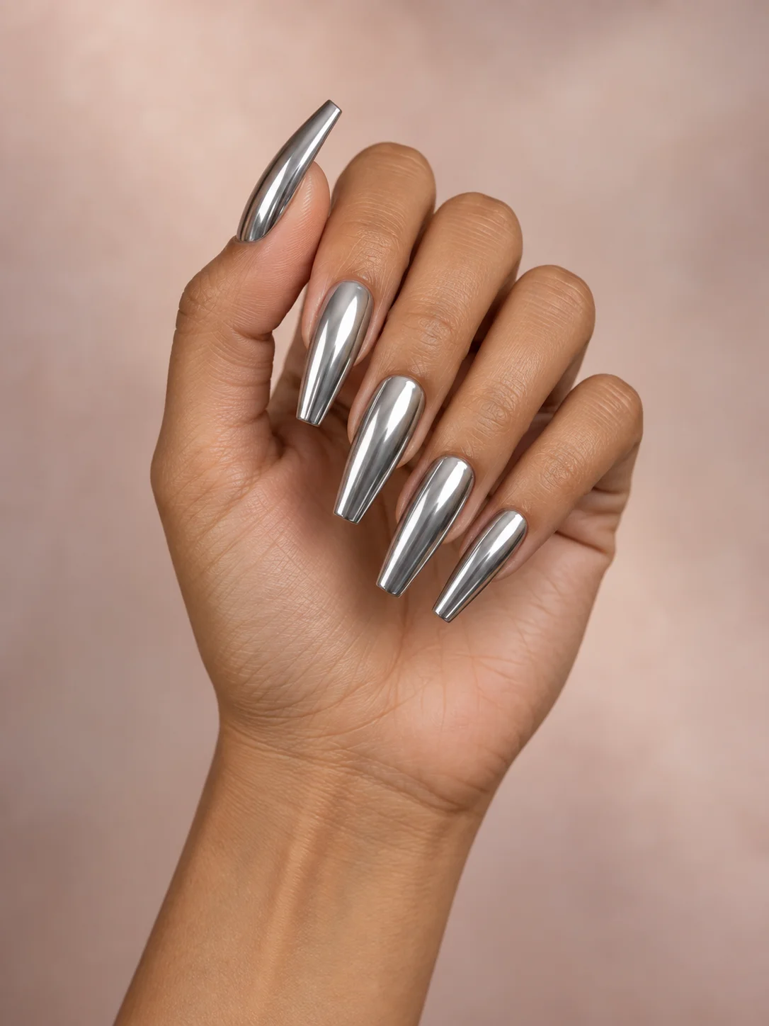 Plata cromada reflectante. Forma: Bailarina; Longitud: Largo.